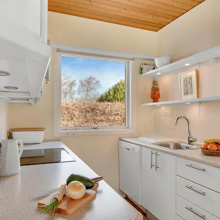 3 Bedroom Lovely In Holiday home