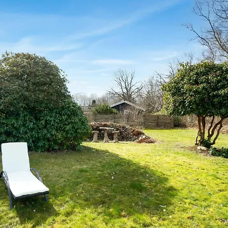 3 Bedroom Lovely In Holiday home